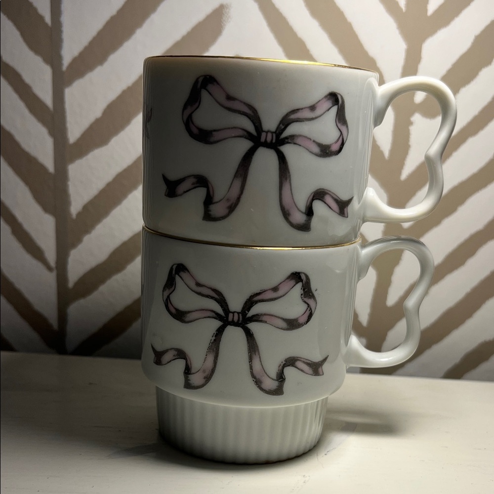 Chic White and Gold Bow Tea Set - Picture 5 of 8